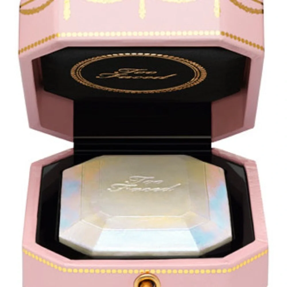 Too Faced Highlighter - Picture 6 of 8